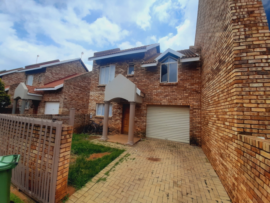 3 Bedroom Property for Sale in Potchefstroom Rural North West